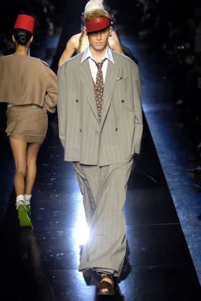 Look 10